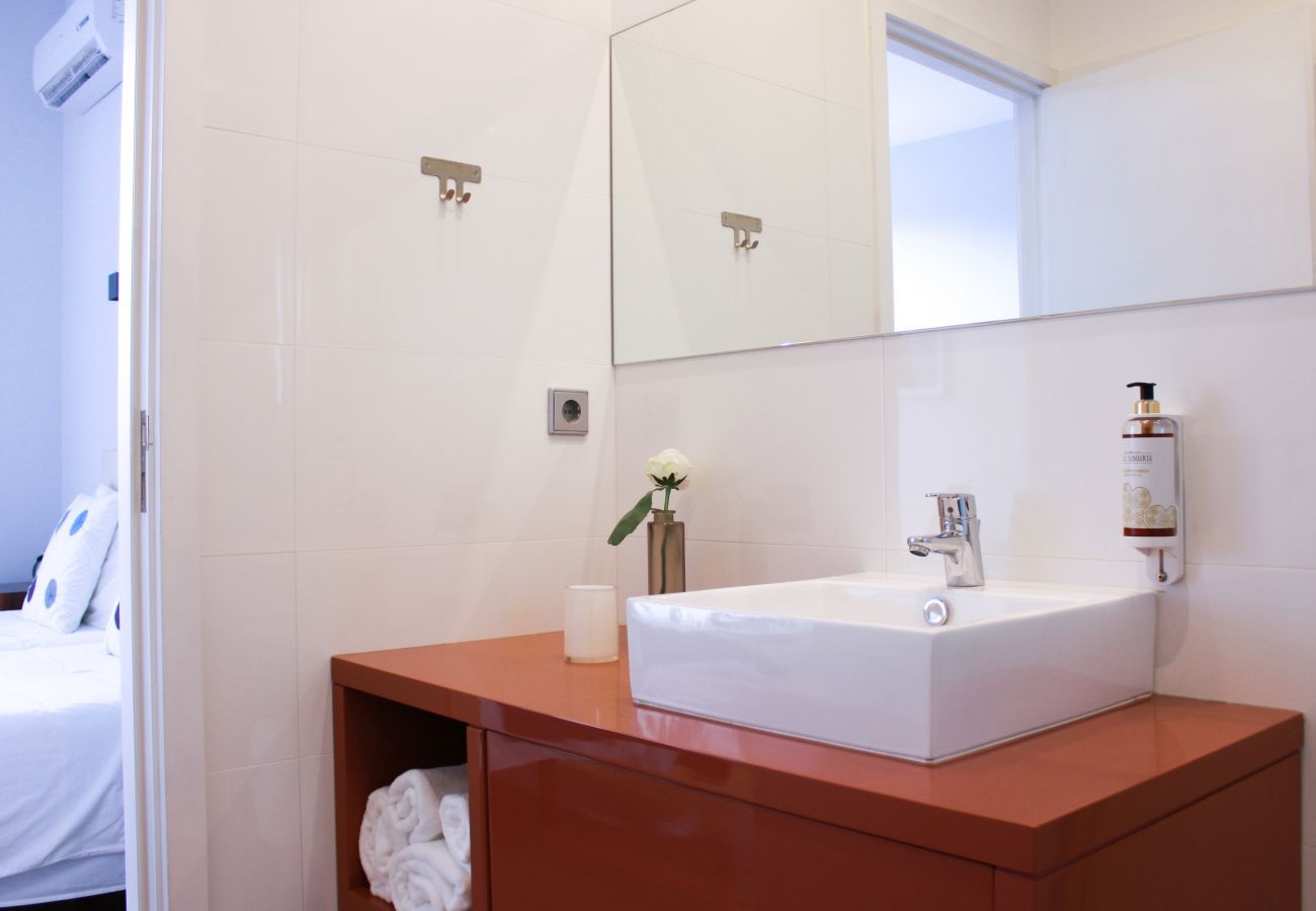 Studio à Porto - São Nicolau - Studio wtih balcony and garden view